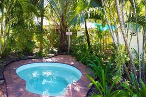 2 outdoor pools, pool umbrellas, pool loungers - The Shores Holiday Apartments (Blacks Beach)