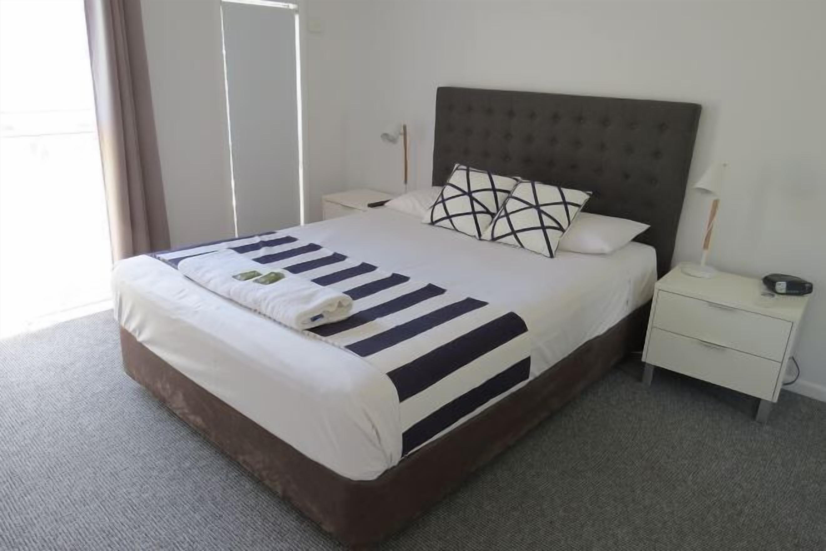1 chambre, surmatelas, décoration personnalisée