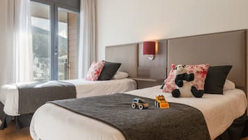 1 habitación, tabla de planchar con plancha, cunas y wifi gratis