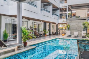 Una televisión de pantalla plana