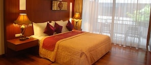 Pool Side Junior Suite | In-room safe, blackout drapes, rollaway beds, free WiFi