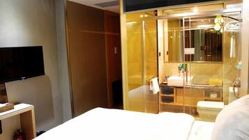 Special Offer Room | Minibar, in-room safe, desk, blackout drapes