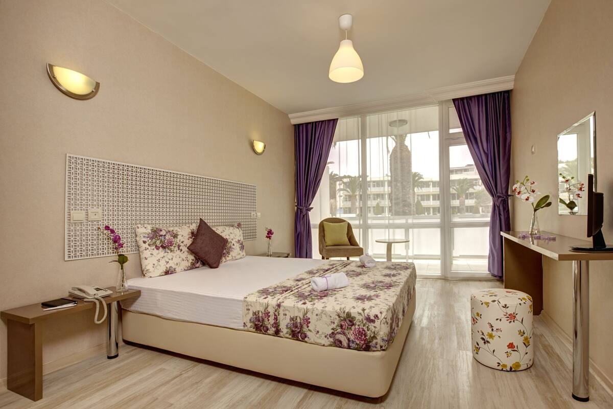 Kahden hengen standard-huone | Minibaari, tallelokero huoneessa, vuodevaatteet