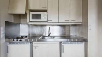 Habitación cuádruple, 2 habitaciones, cocina básica | Cocina privada
