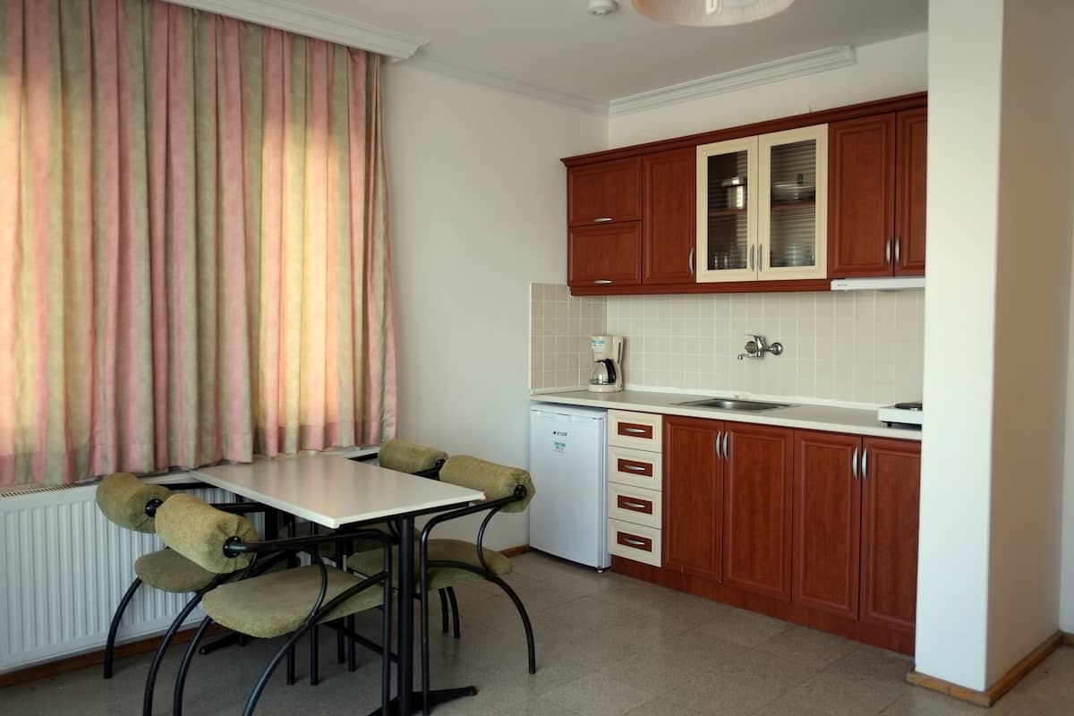 Standard Suite | In-room dining