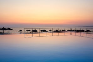 2 outdoor pools, pool umbrellas, pool loungers - Istion Club Hotel & Spa (Nea Propontida)