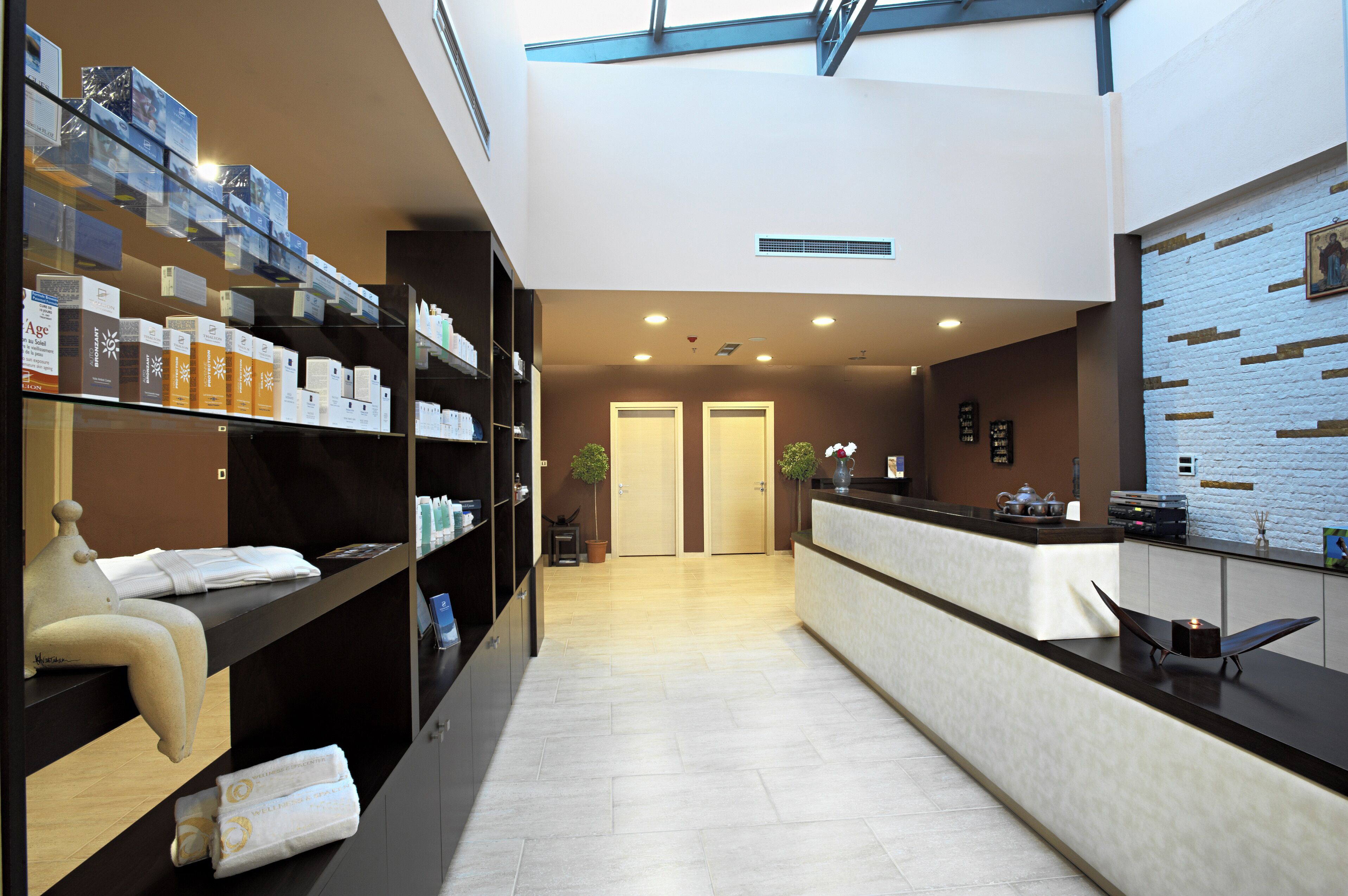 sauna, hot tub, body treatments, body scrubs, facials