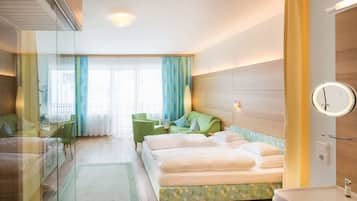 Suite, Sauna (Wellness) | Hypo-allergenic bedding, in-room safe, individually decorated
