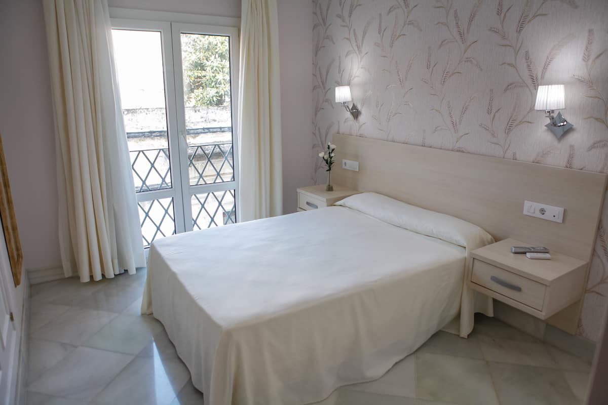 Desk, blackout curtains, free WiFi, bed sheets