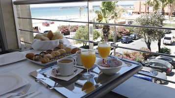 Superior Double Room | Restaurant