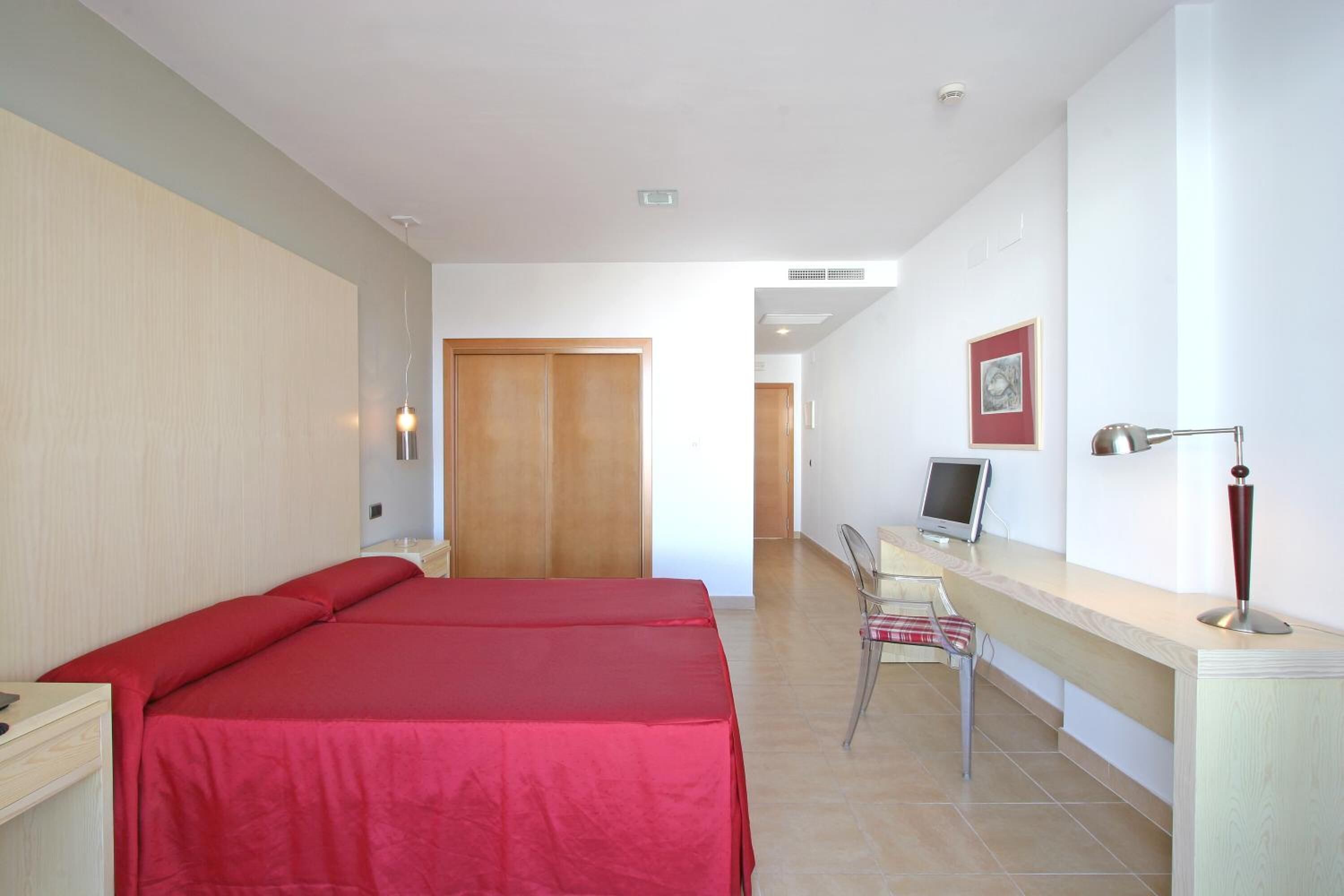 superior double room | minibar, in-room safe, desk, blackout curtains