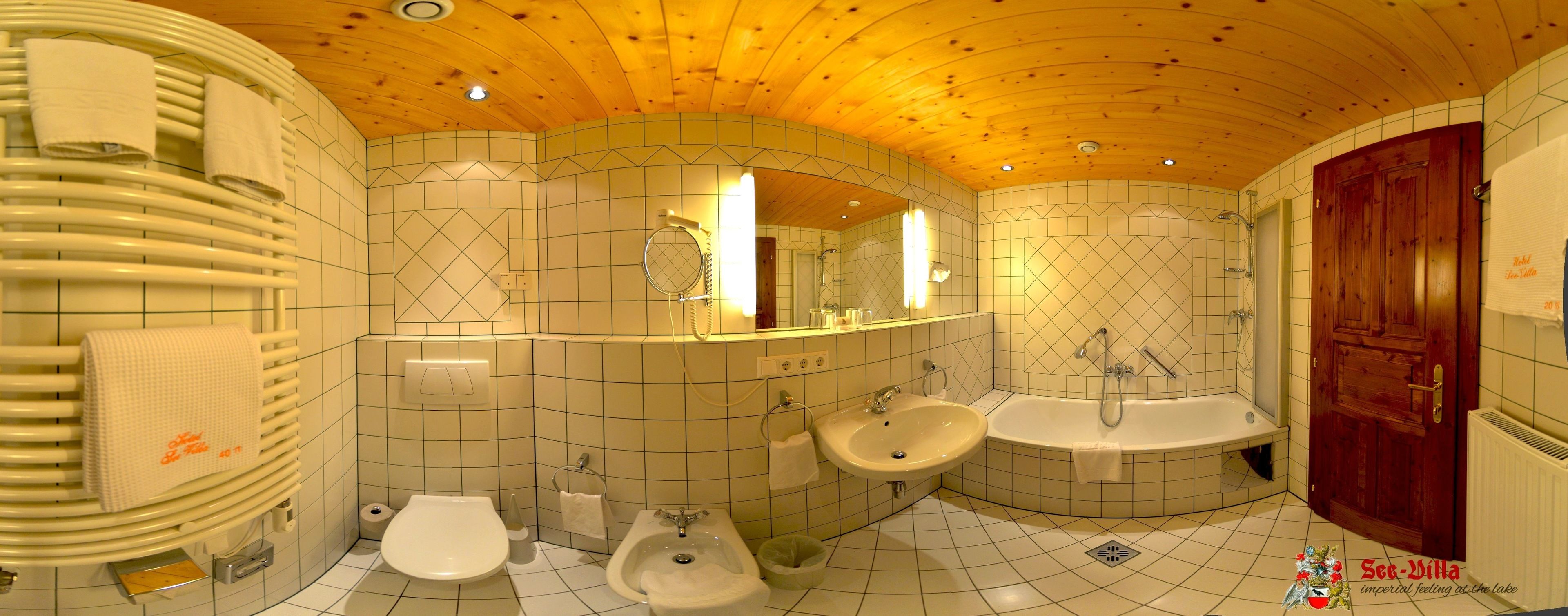 combined shower/bathtub, deep-soaking bathtub, free toiletries