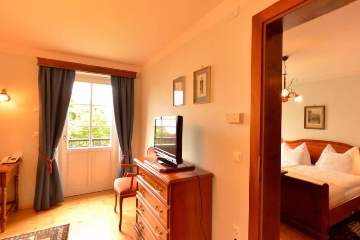 premium bedding, pillow-top beds, in-room safe, individually decorated