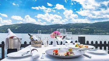 Petit déjeuner, déjeuner et dßner servis sur place, vue sur la plage