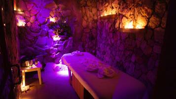 Sauna, hot tub, steam room, body treatments, aromatherapy
