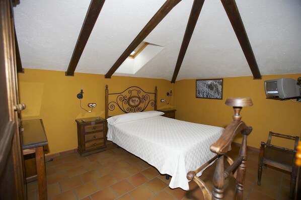 Minibar, escritorio, cortinas blackout y wifi gratis 