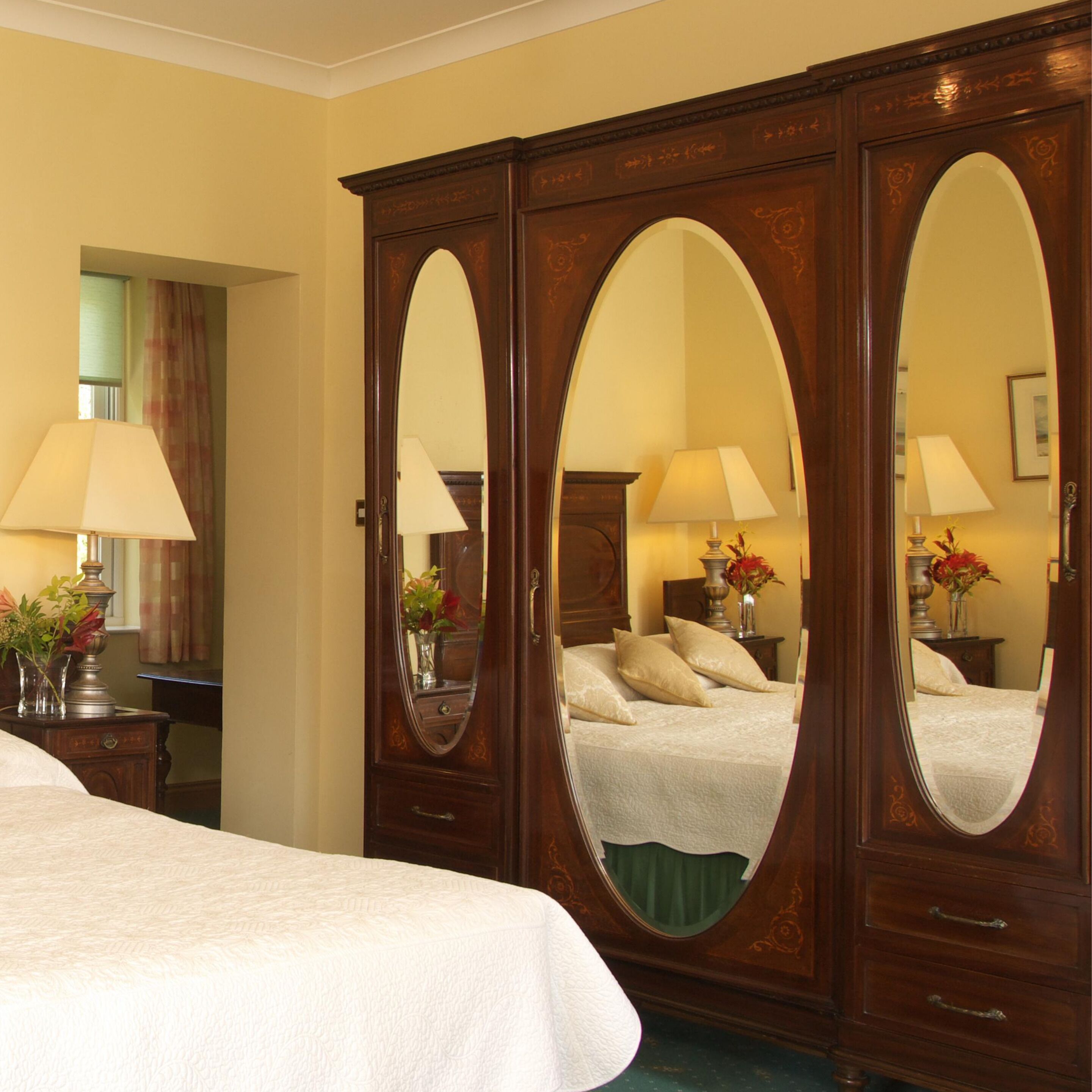 family room | free cots/infant beds