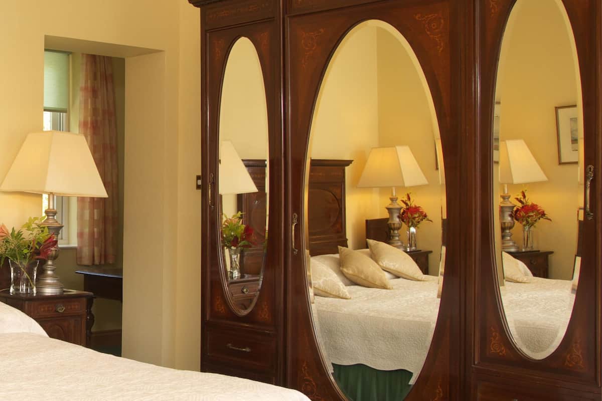 family room | free cots/infant beds