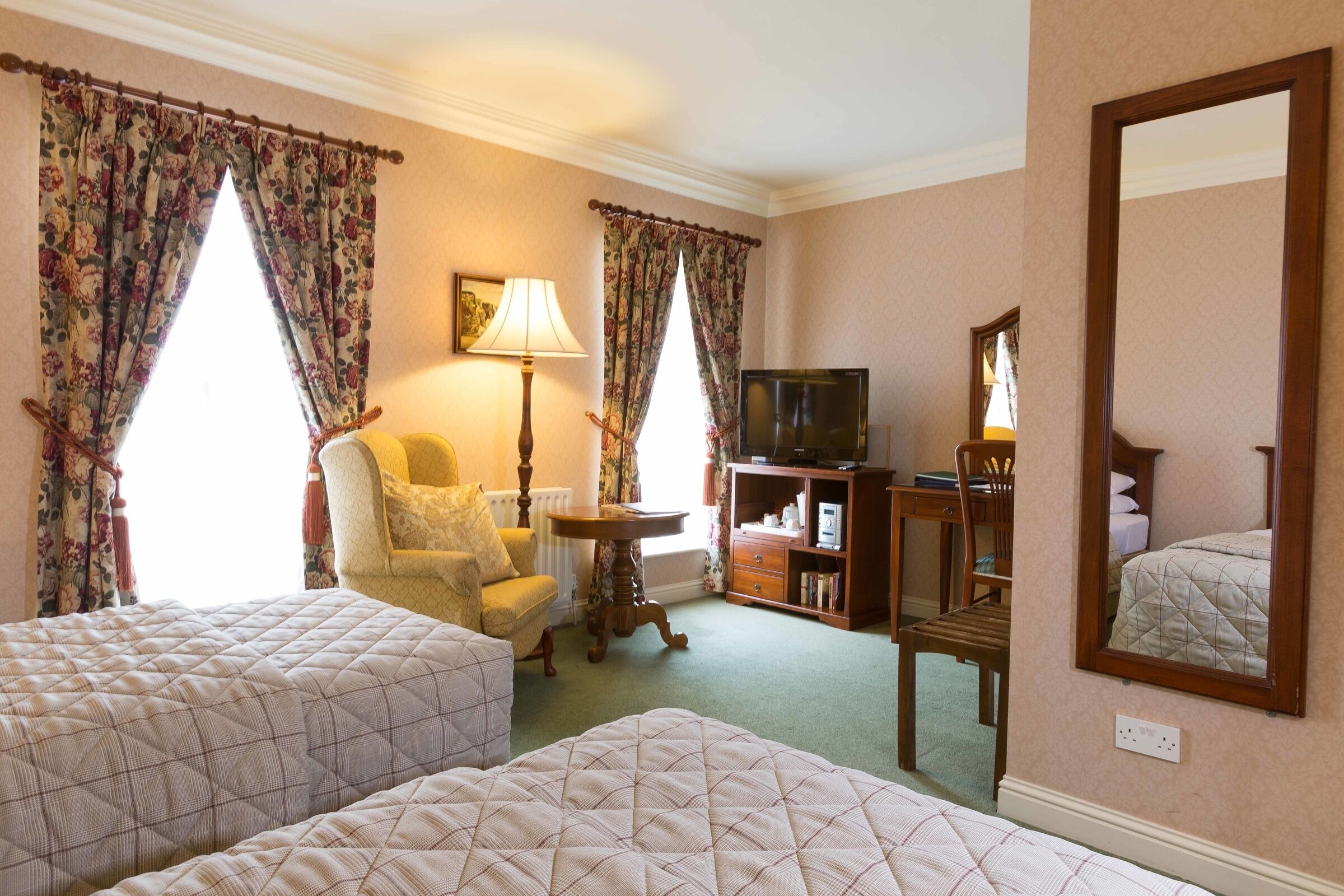 family room | free cots/infant beds