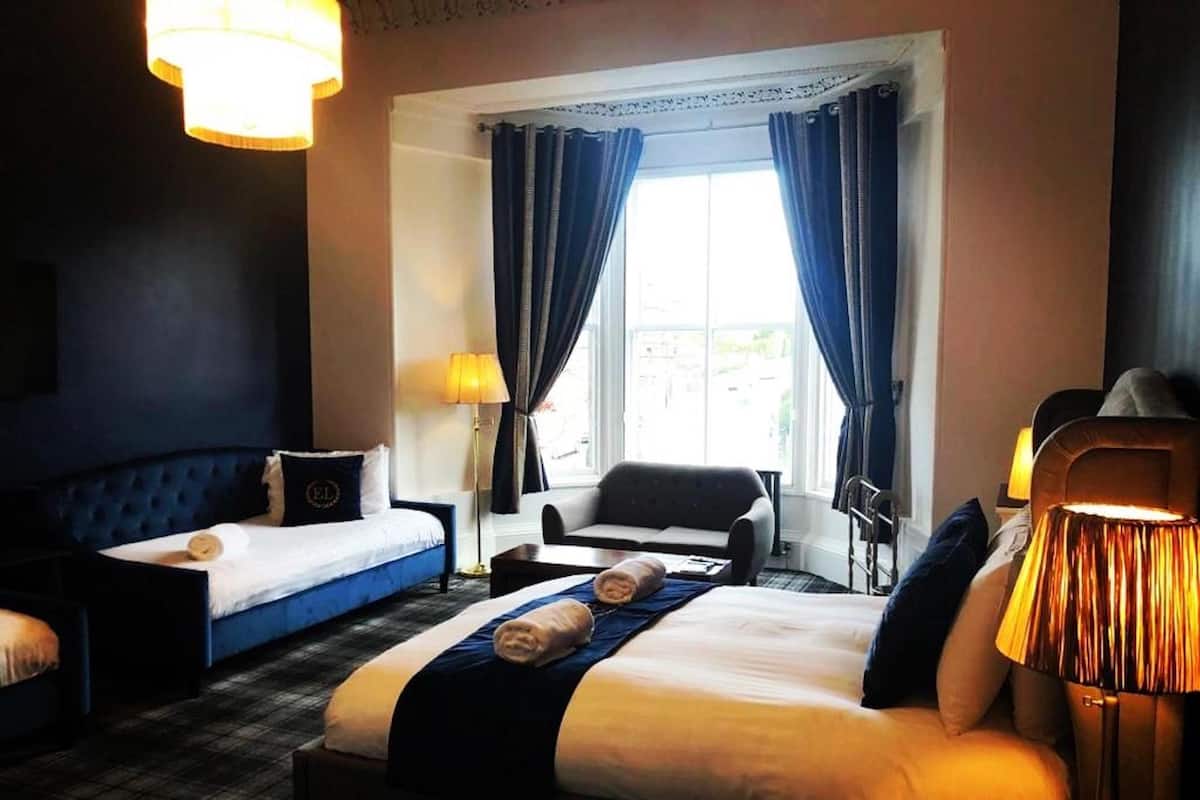 Deluxe-Vierbettzimmer | Schreibtisch, schallisolierte Zimmer, Bügeleisen/Bügelbrett