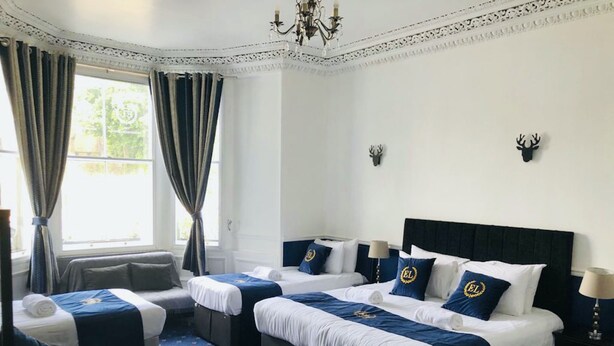 Deluxe Quadruple Room | Desk, soundproofing, iron/ironing board, WiFi (free) - Miju Hotel (Edinburgh)