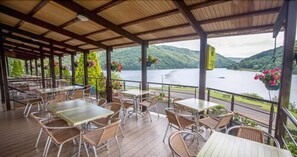 Terrace/patio - Hôtel Restaurant Belle Vue (Les Ancizes-Comps)