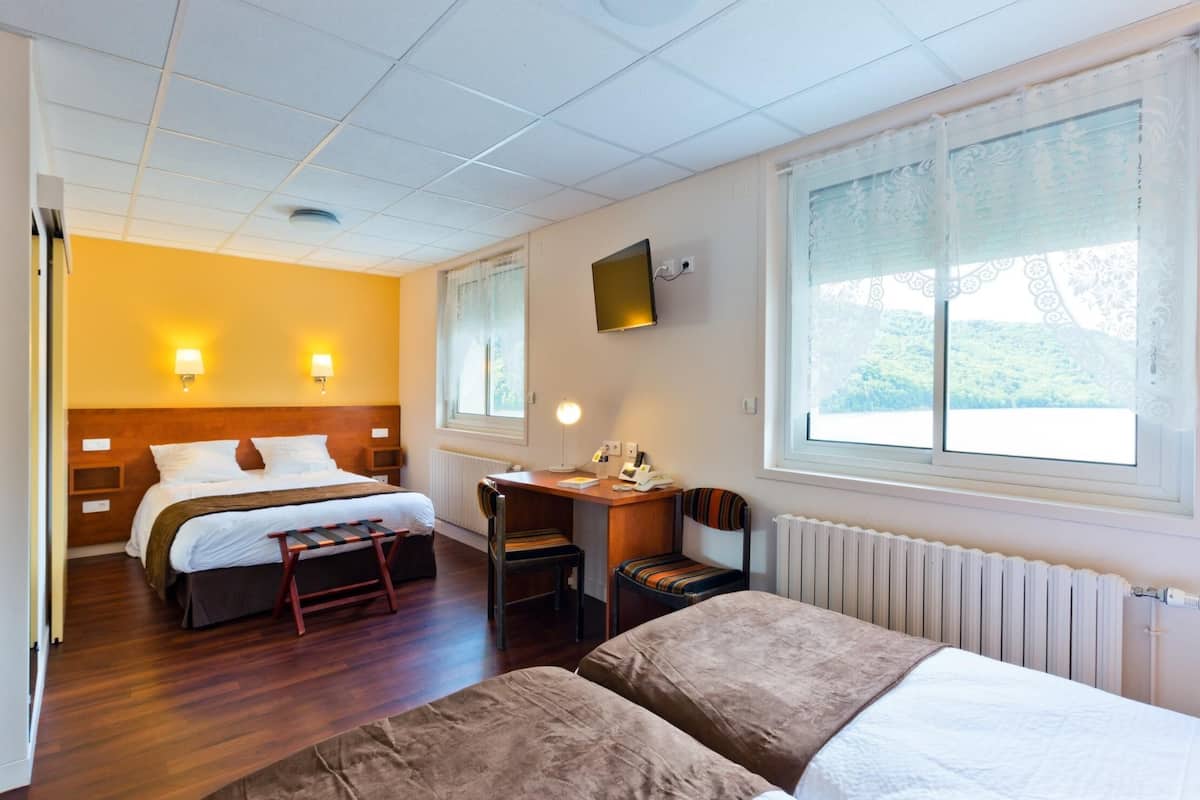 family room | in-room safe, desk, soundproofing, free cots/infant beds