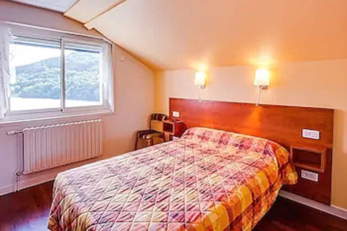 Double Room | In-room safe, desk, soundproofing, free cribs/infant beds
