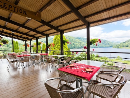 Terrace/patio. Hôtel Restaurant Belle Vue