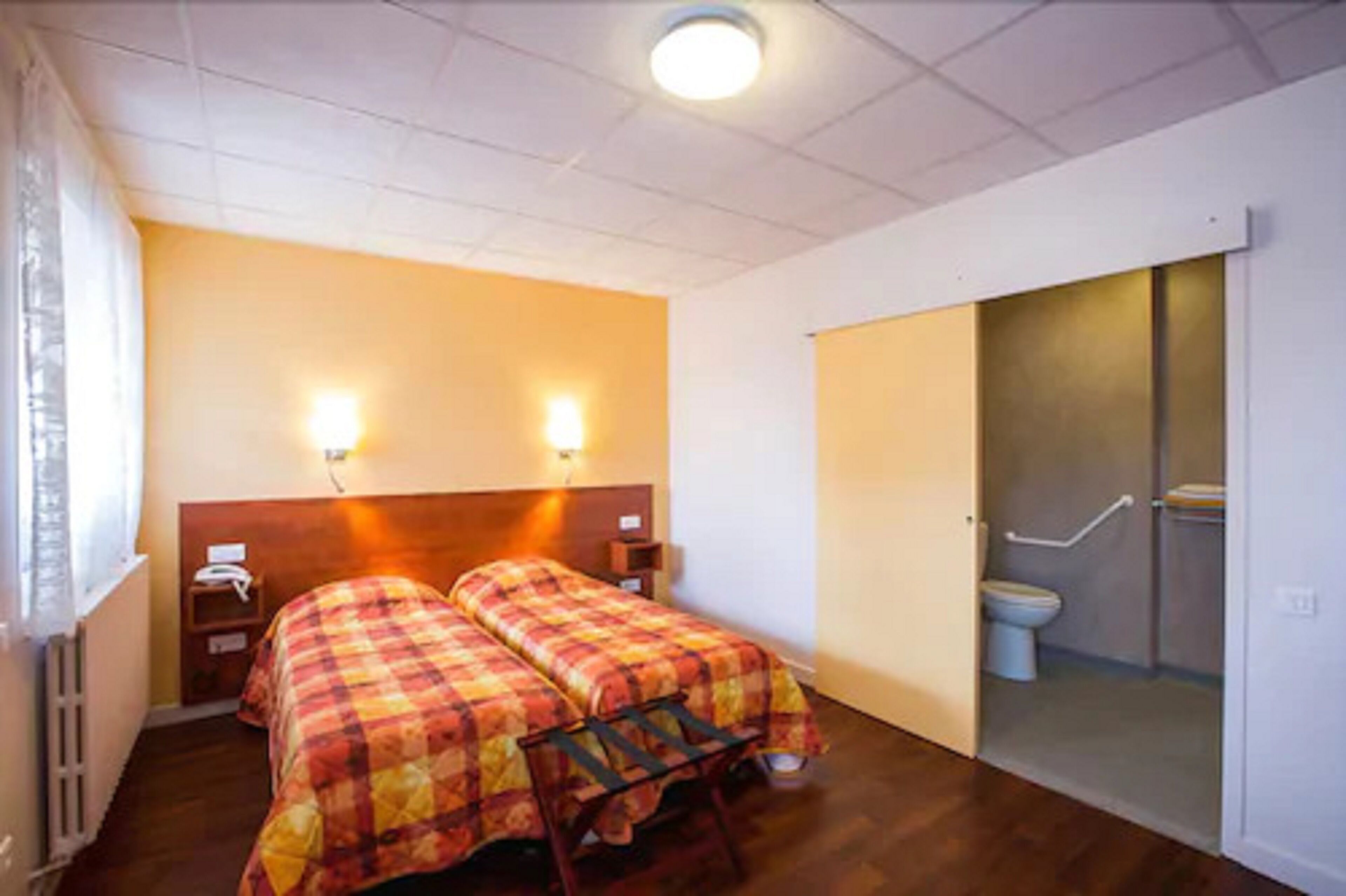 twin room, accessible | in-room safe, desk, soundproofing, free cots/infant beds