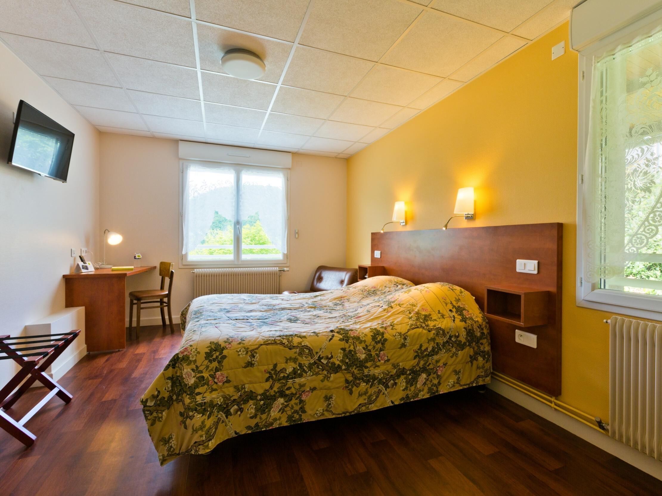 double room | in-room safe, desk, soundproofing, free cots/infant beds