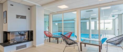 Indoor pool, sun loungers