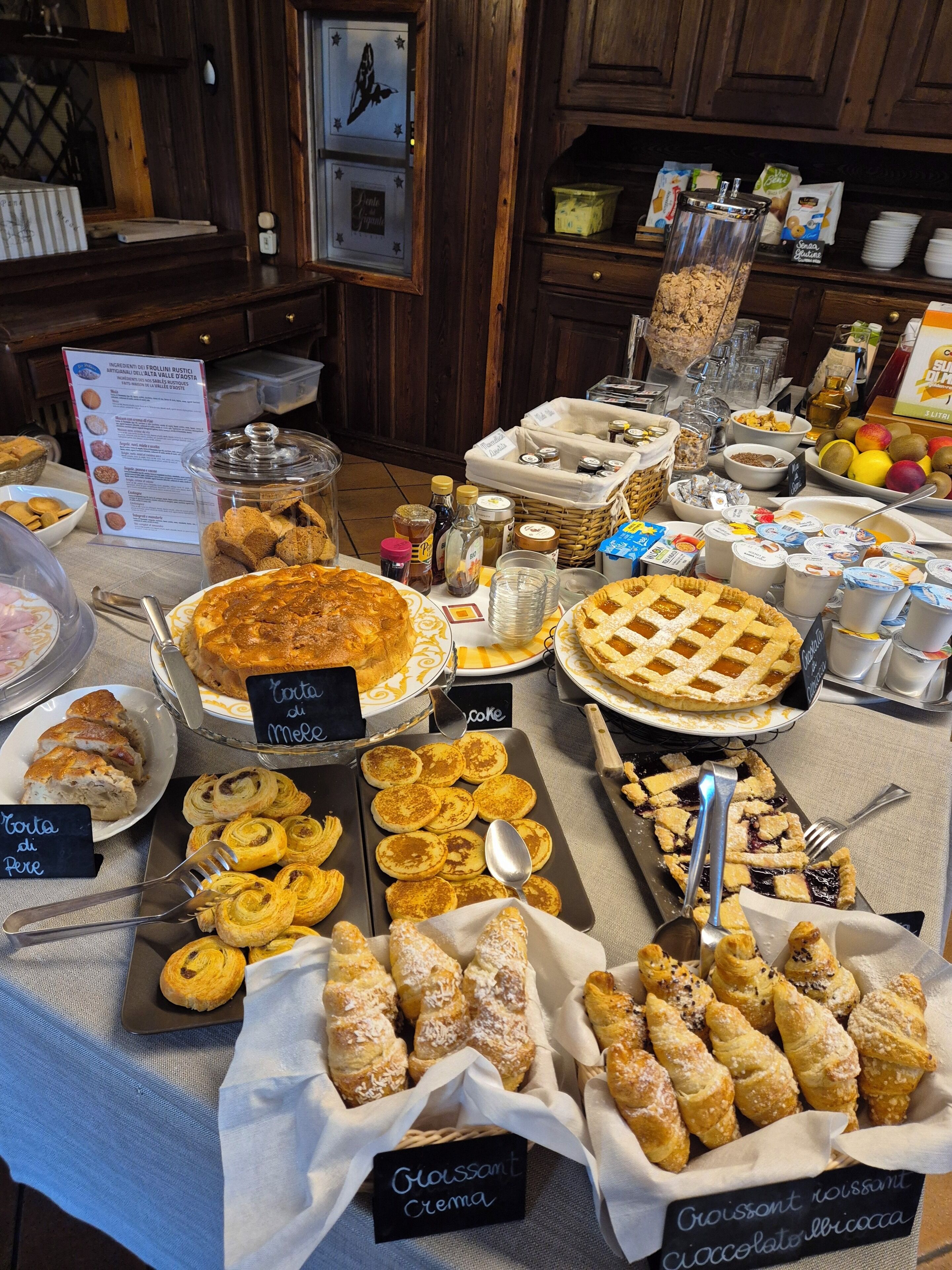 Café da manhã com pratos da culinária local grátis todos os dias