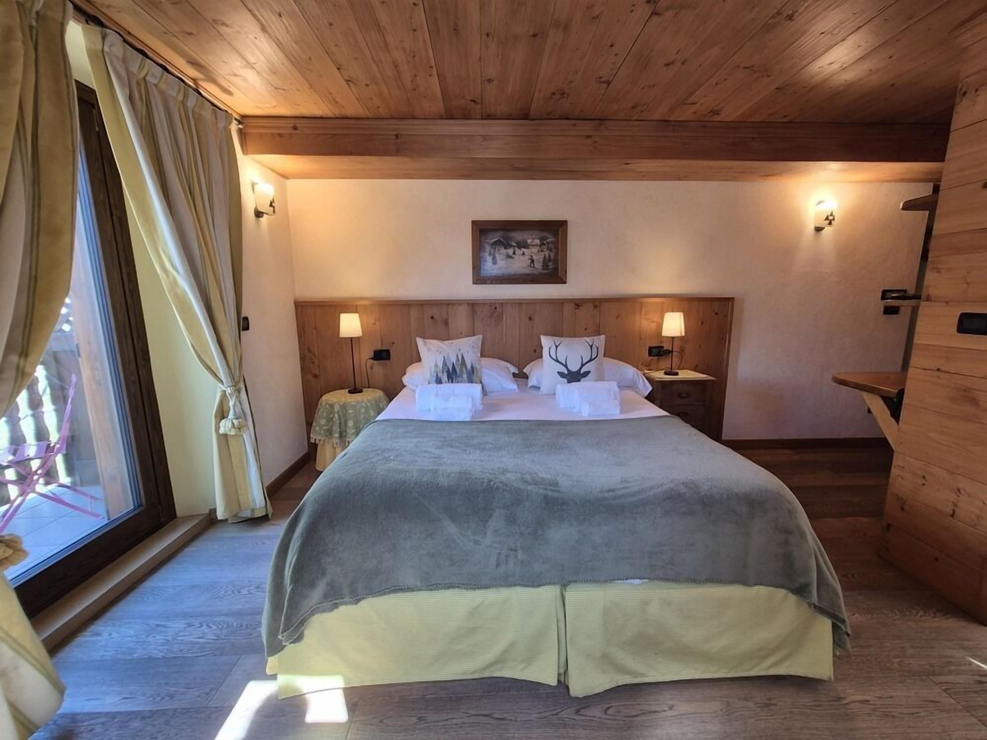 Cubrecamas, wifi gratis y ropa de cama 