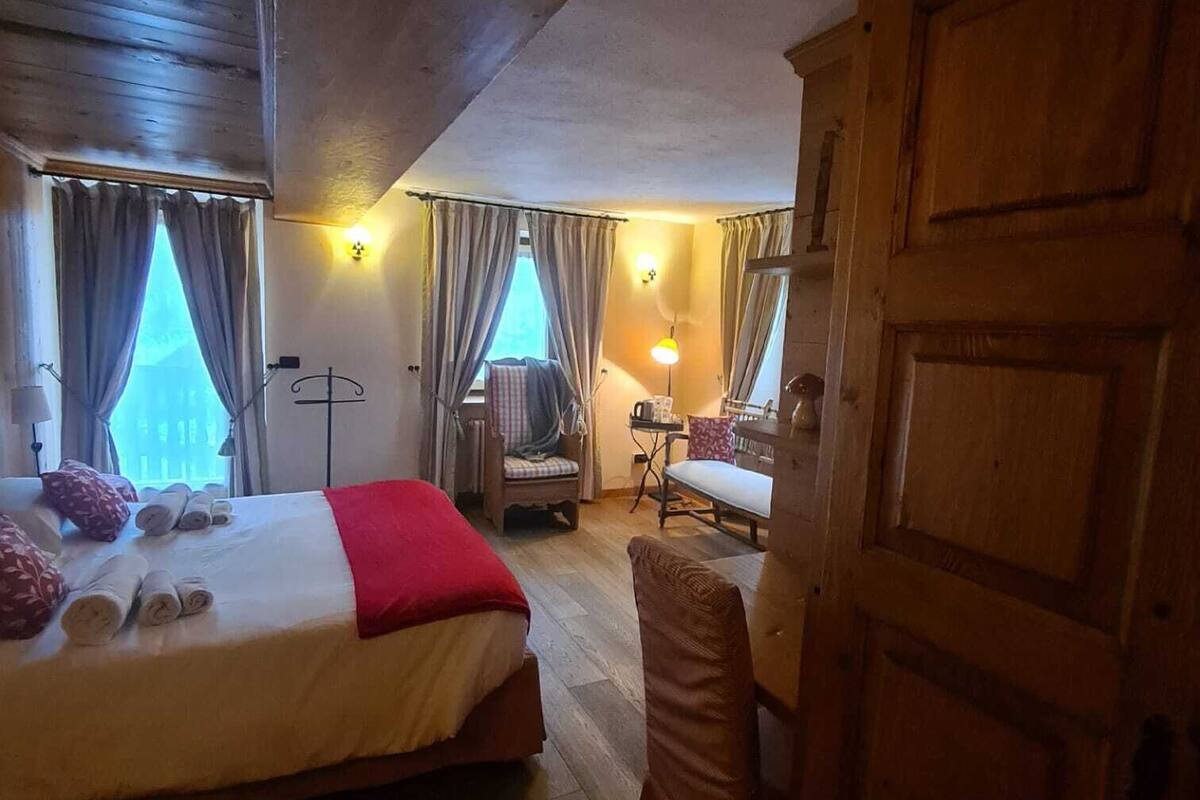 junior double room, 1 double bed, mountain view, garden area | bathroom | shower, hair dryer, slippers, bidet