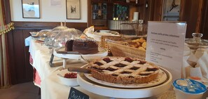 Free daily local cuisine breakfast  - Hotel Dente del Gigante (Courmayeur)