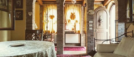 Suite | Premium bedding, down duvets, in-room safe, desk