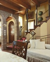 Suite | Premium bedding, down comforters, in-room safe, desk