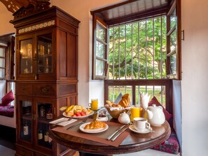 Ilmainen päivittäinen englantilainen aamiainen