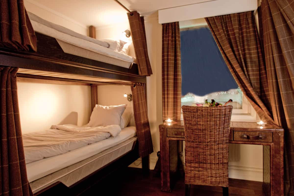 suite | cots/infant beds, free wifi, bed sheets