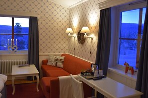 家庭房 | 羽绒被、遮光窗帘、婴儿床、免费 WiFi