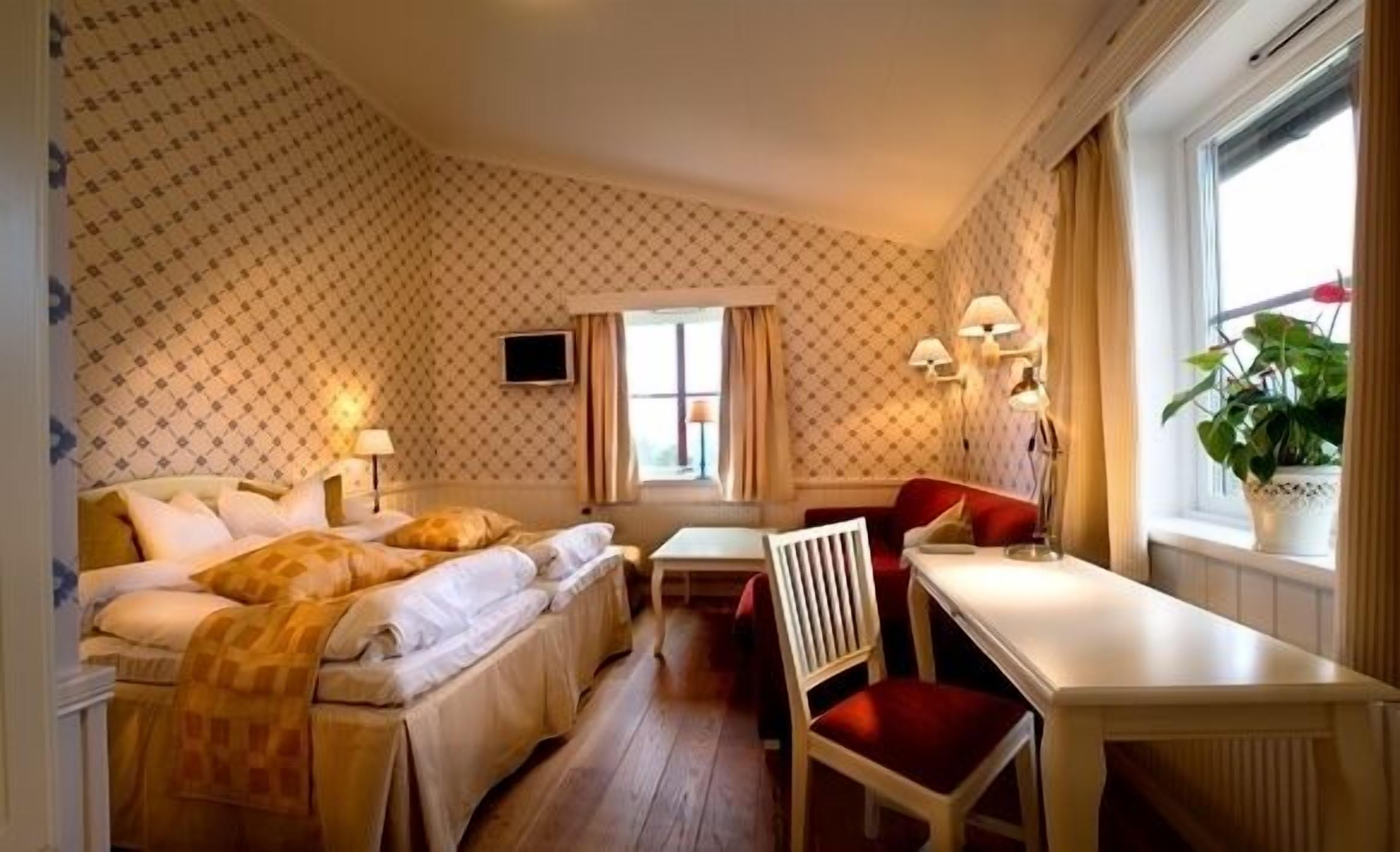 family room | living room | flat-screen tv