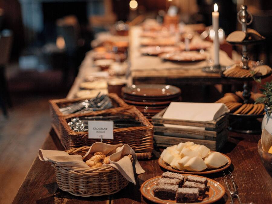 Café da manhã com buffet grátis todos os dias