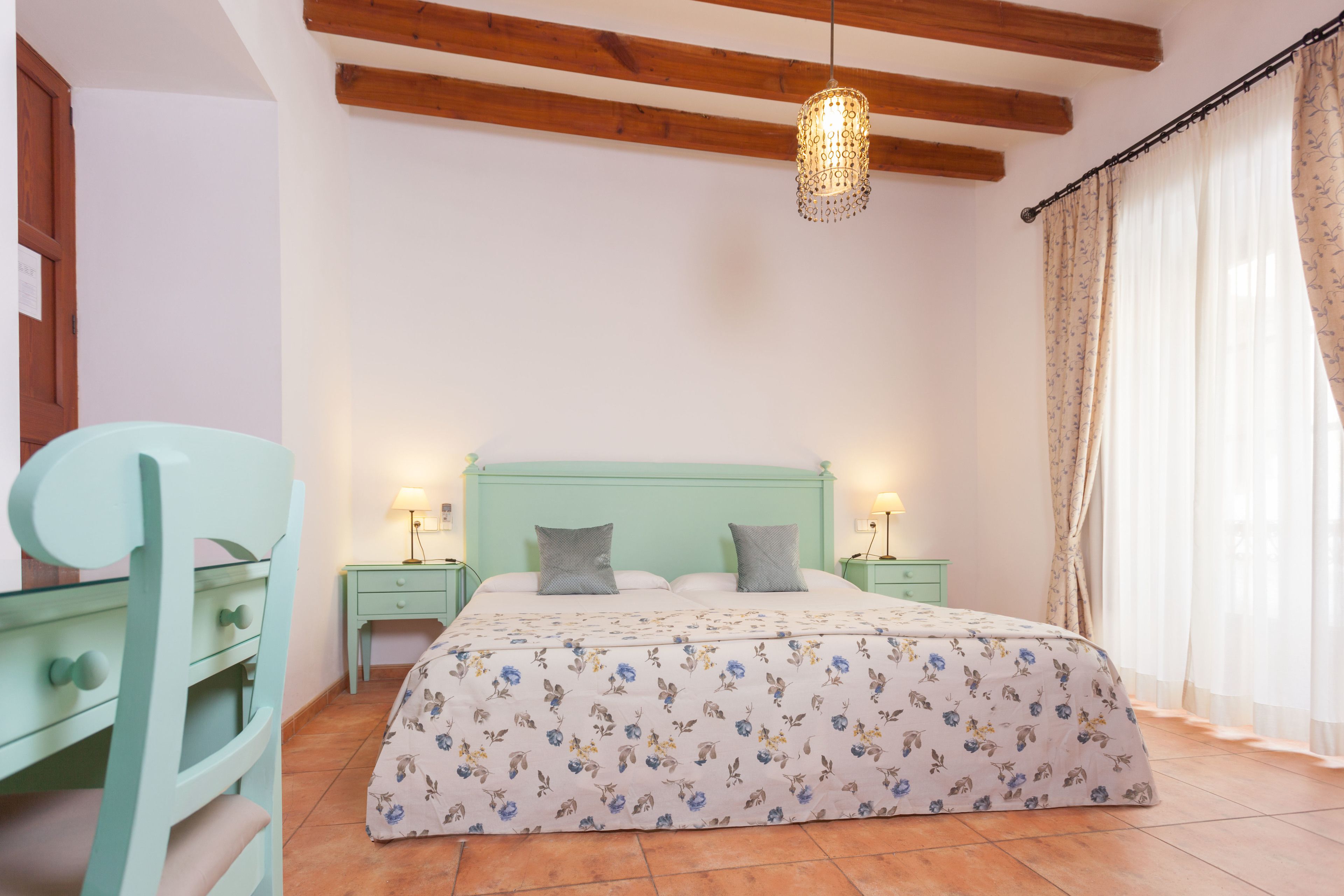 standard double or twin room | in-room safe, desk, soundproofing, free wifi