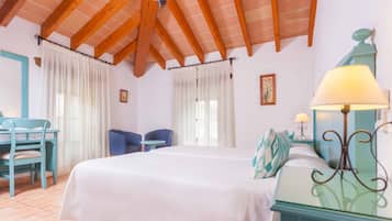 Deluxe Double Room | In-room safe, desk, soundproofing, free WiFi