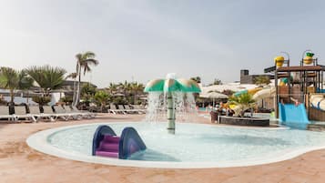 3 outdoor pools, open 10:00 AM to 6:30 PM, pool umbrellas, pool loungers