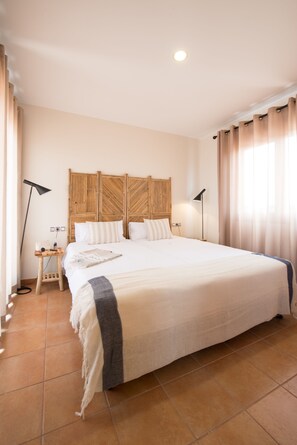 Desk, soundproofing, iron/ironing board, cots/infant beds