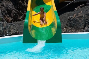 3 outdoor pools, open 10:00 AM to 6:30 PM, pool umbrellas, pool loungers