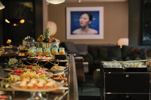 Päivittäinen buffetaamiainen maksusta