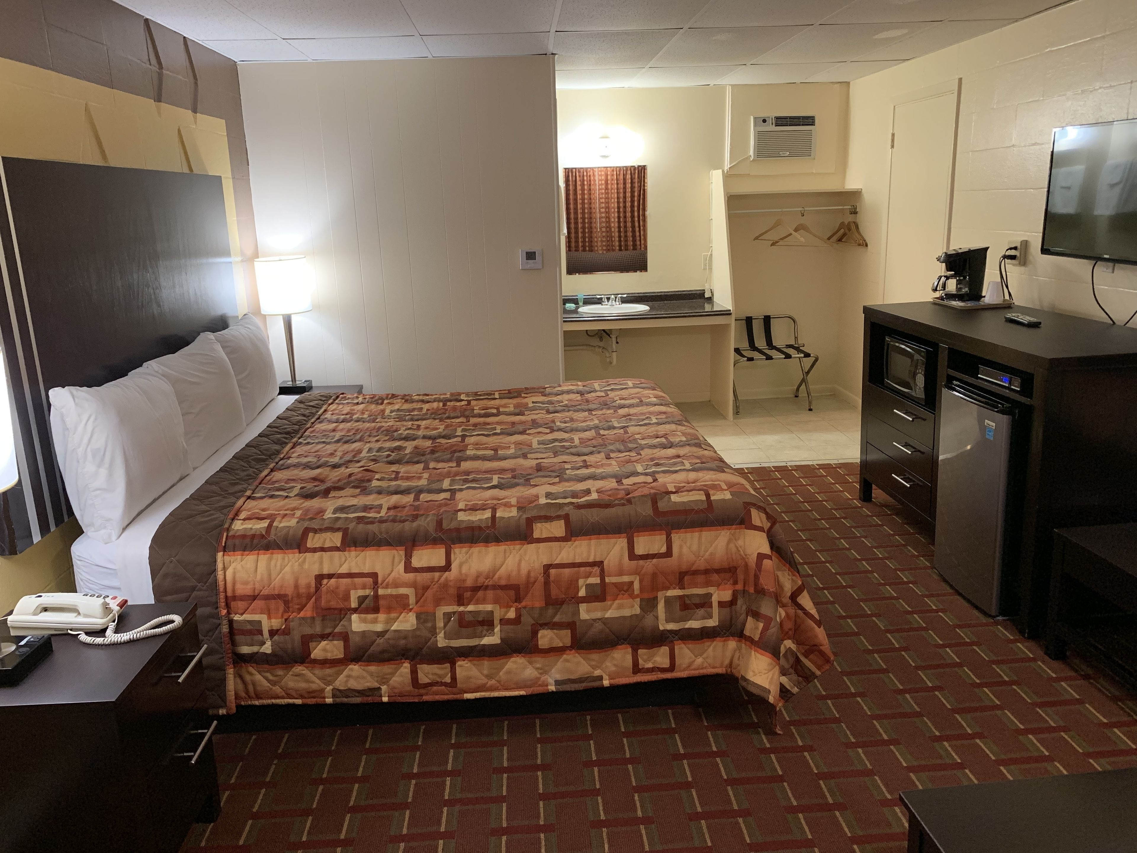 Desk, iron/ironing board, free WiFi
